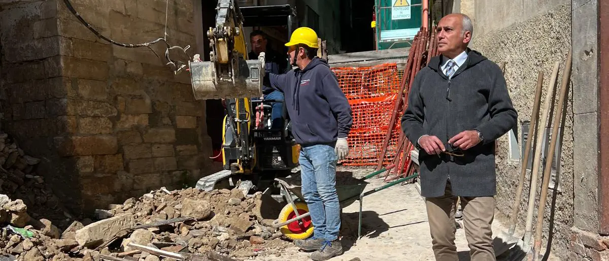 Crollo a Cosenza Vecchia, nuovo sopralluogo del sindaco Caruso\n