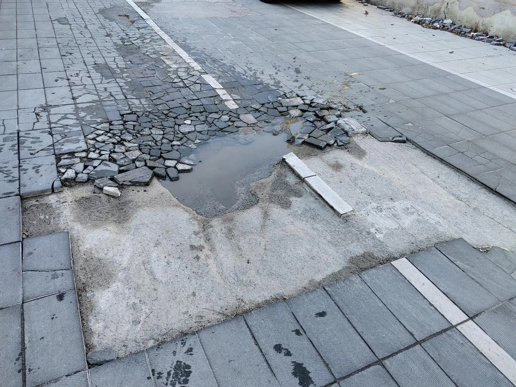 Lavori di bitumazione incompiuti tra Sala di Mosorrofa e San Sperato, il comitato di quartiere: «Traversa dei Pini\u00A0ignorata»\n