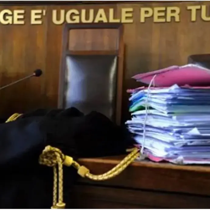 Pistola lanciata da una finestra durante una perquisizione, condannato imputato di Nicotera\n