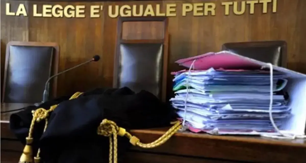 Pistola lanciata da una finestra durante una perquisizione, condannato imputato di Nicotera\n