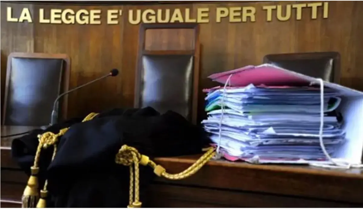 Pistola lanciata da una finestra durante una perquisizione, condannato imputato di Nicotera\n