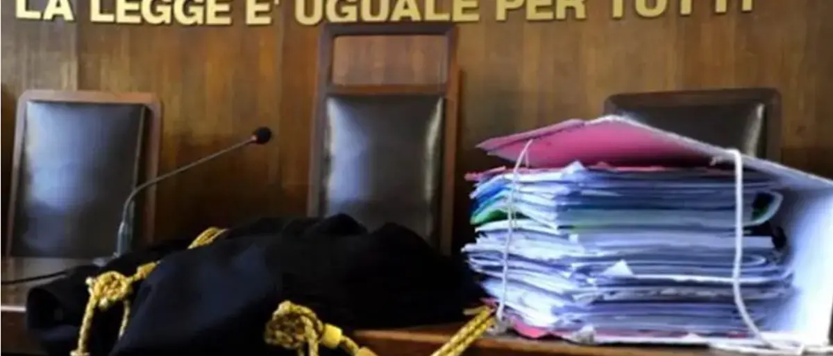 Pistola lanciata da una finestra durante una perquisizione, condannato imputato di Nicotera\n