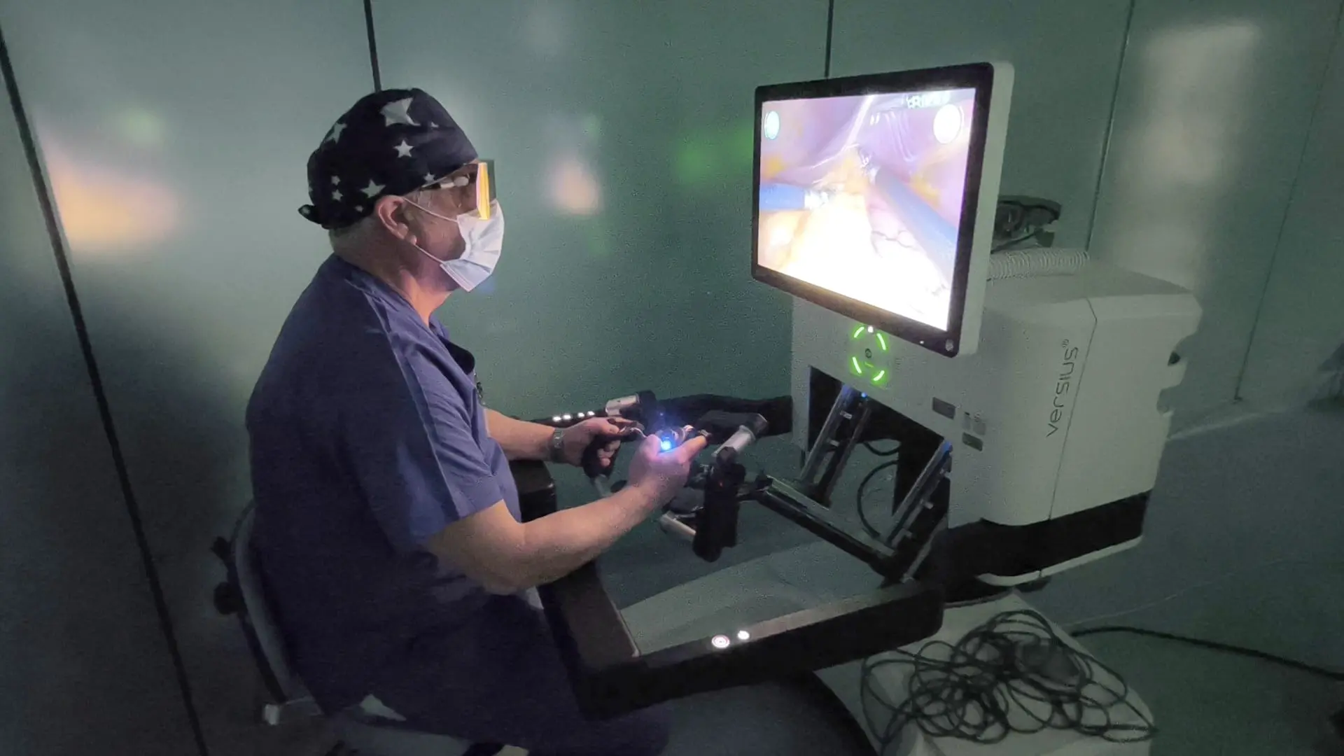 Versius entra in sala operatoria, a Lamezia è attiva la chirurgia robotica di precisione: ecco come funziona –\u00A0VIDEO\n