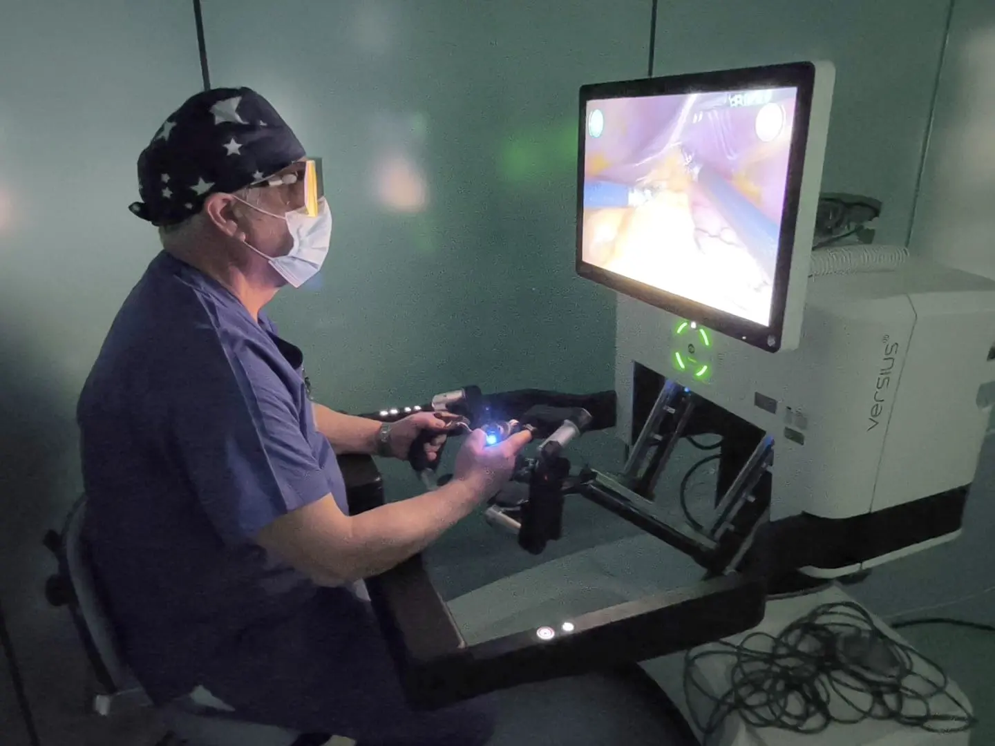 Versius entra in sala operatoria, a Lamezia è attiva la chirurgia robotica di precisione: ecco come funziona – VIDEO