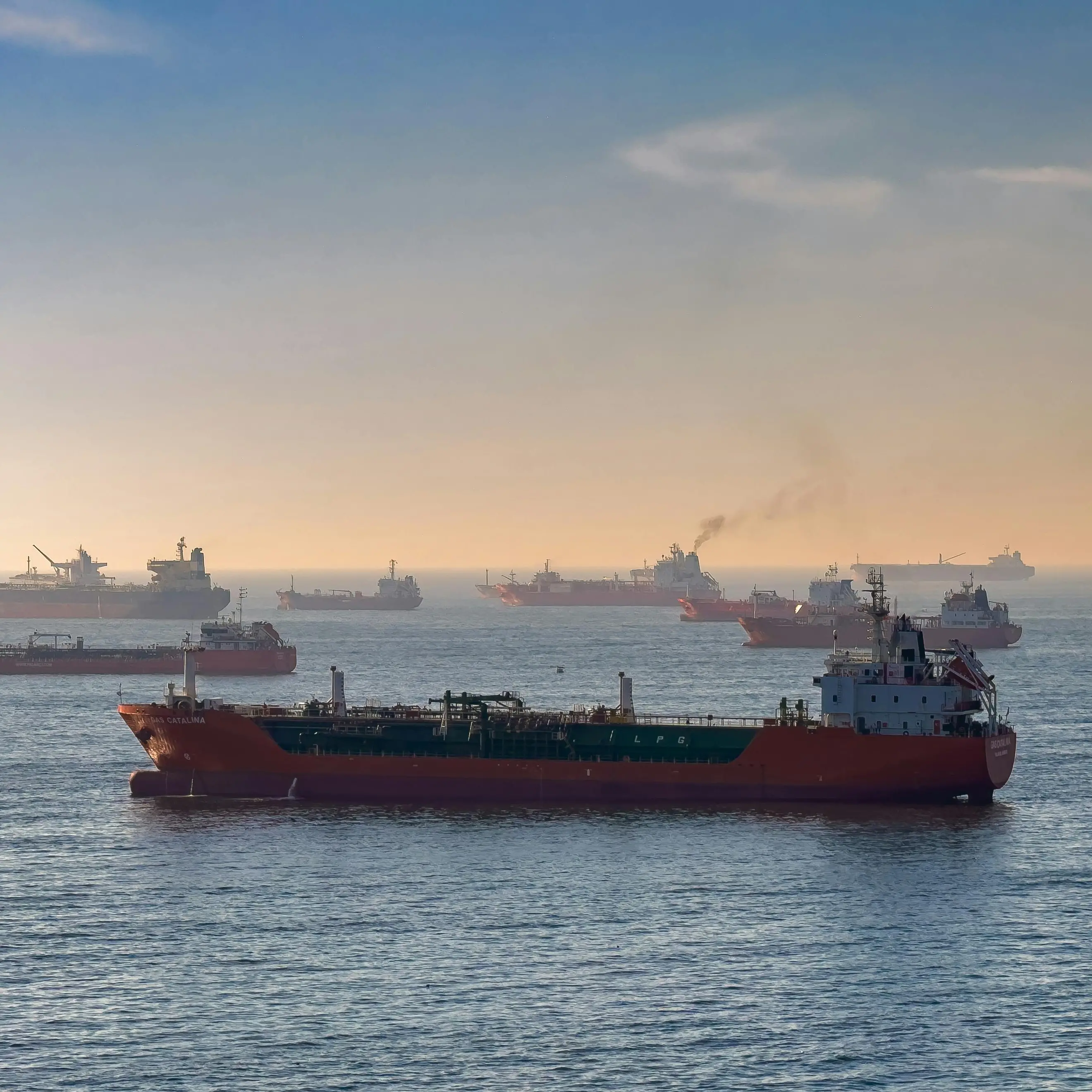 Tensione Usa-Iran: nessun negoziato,\u00A0petrolio a 116 dollari al barile e\u00A0pressione sui mercati globali\n