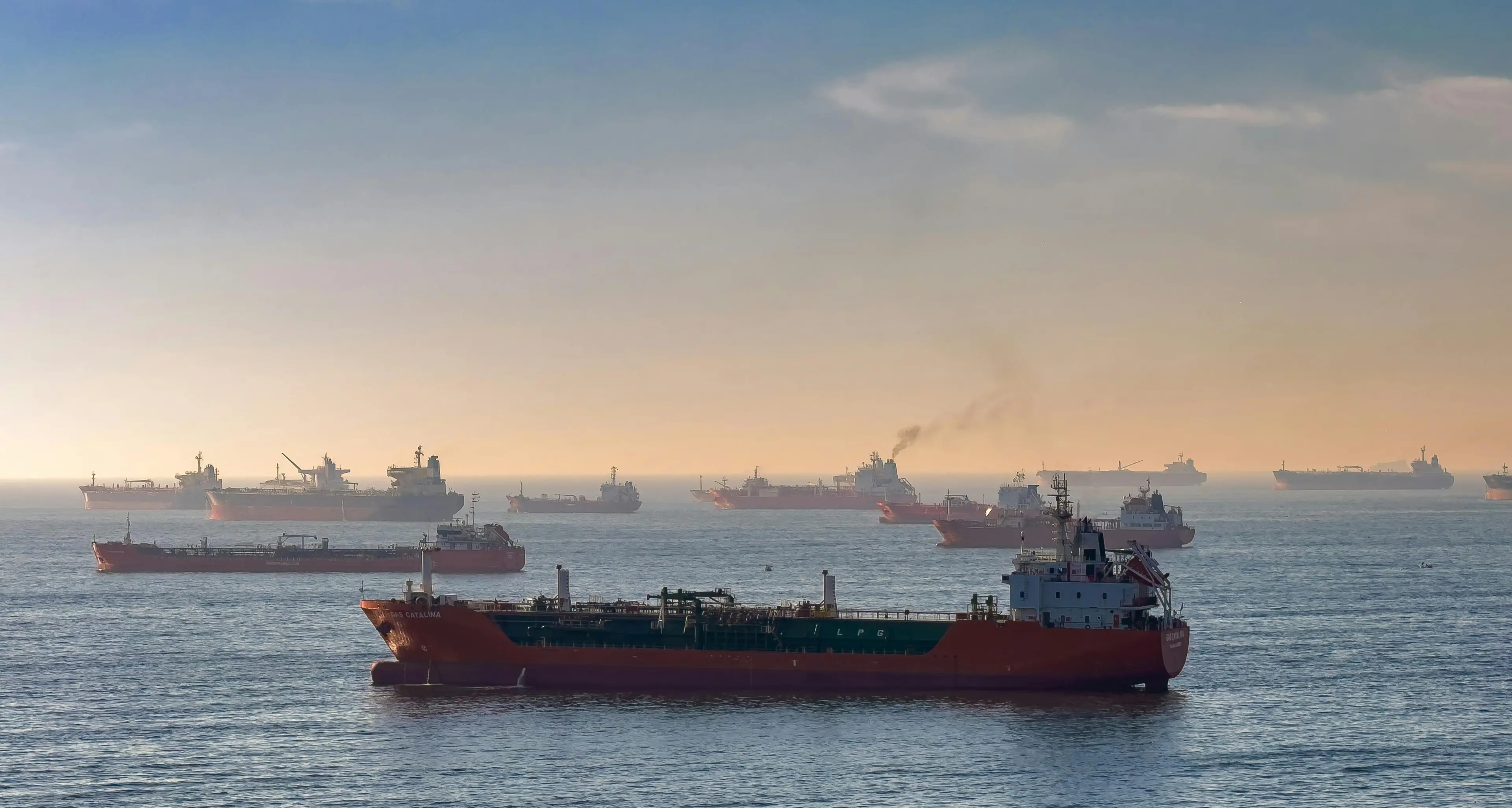 Tensione Usa-Iran: nessun negoziato,\u00A0petrolio a 116 dollari al barile e\u00A0pressione sui mercati globali\n