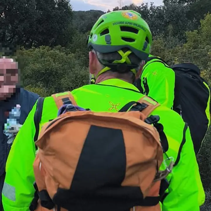Francavilla Marittima, l’intervento del Soccorso Alpino salva un anziano nel bosco