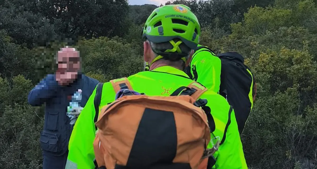 Francavilla Marittima, l’intervento del Soccorso Alpino salva un anziano nel bosco
