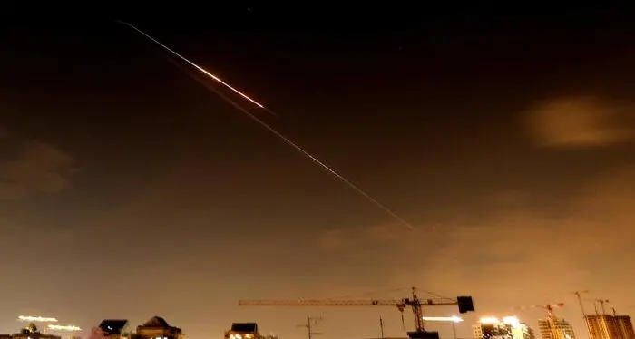 Usa-Iran, escalation e diplomazia: Trump minaccia attacchi e Madrid rompe il fronte Nato\n