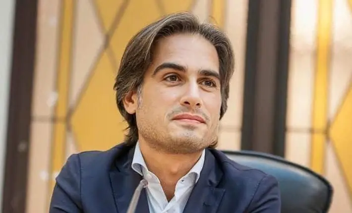 Falcomatà\u00A0sulla legge regionale che reintroduce i Sottosegretari: «La destra pensa alla cura delle poltrone, non delle persone»\n