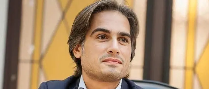 Falcomatà\u00A0sulla legge regionale che reintroduce i Sottosegretari: «La destra pensa alla cura delle poltrone, non delle persone»\n