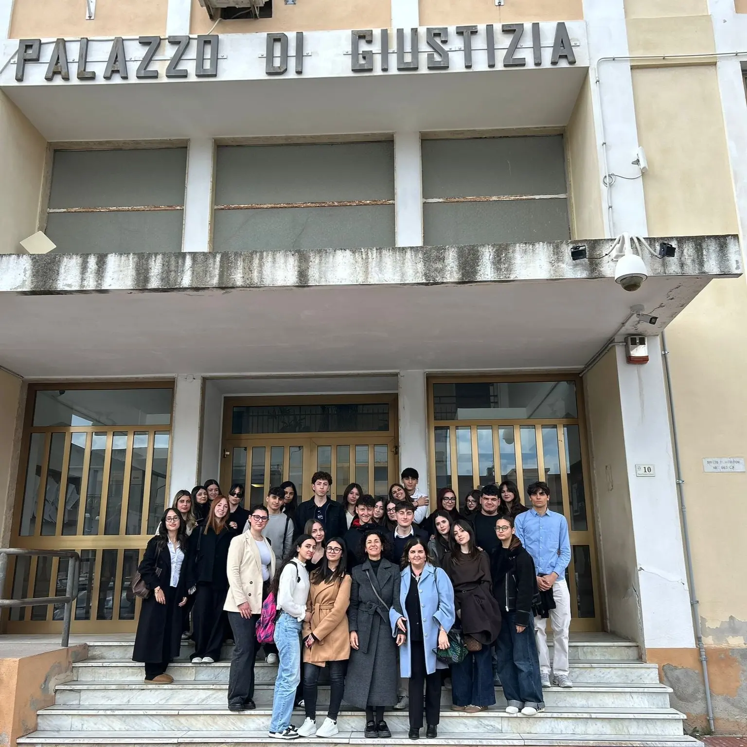 Gli studenti del Polo Liceale di Locri in visita al tribunale\u00A0nell’ambito del progetto “Un giorno in tribunale”\n