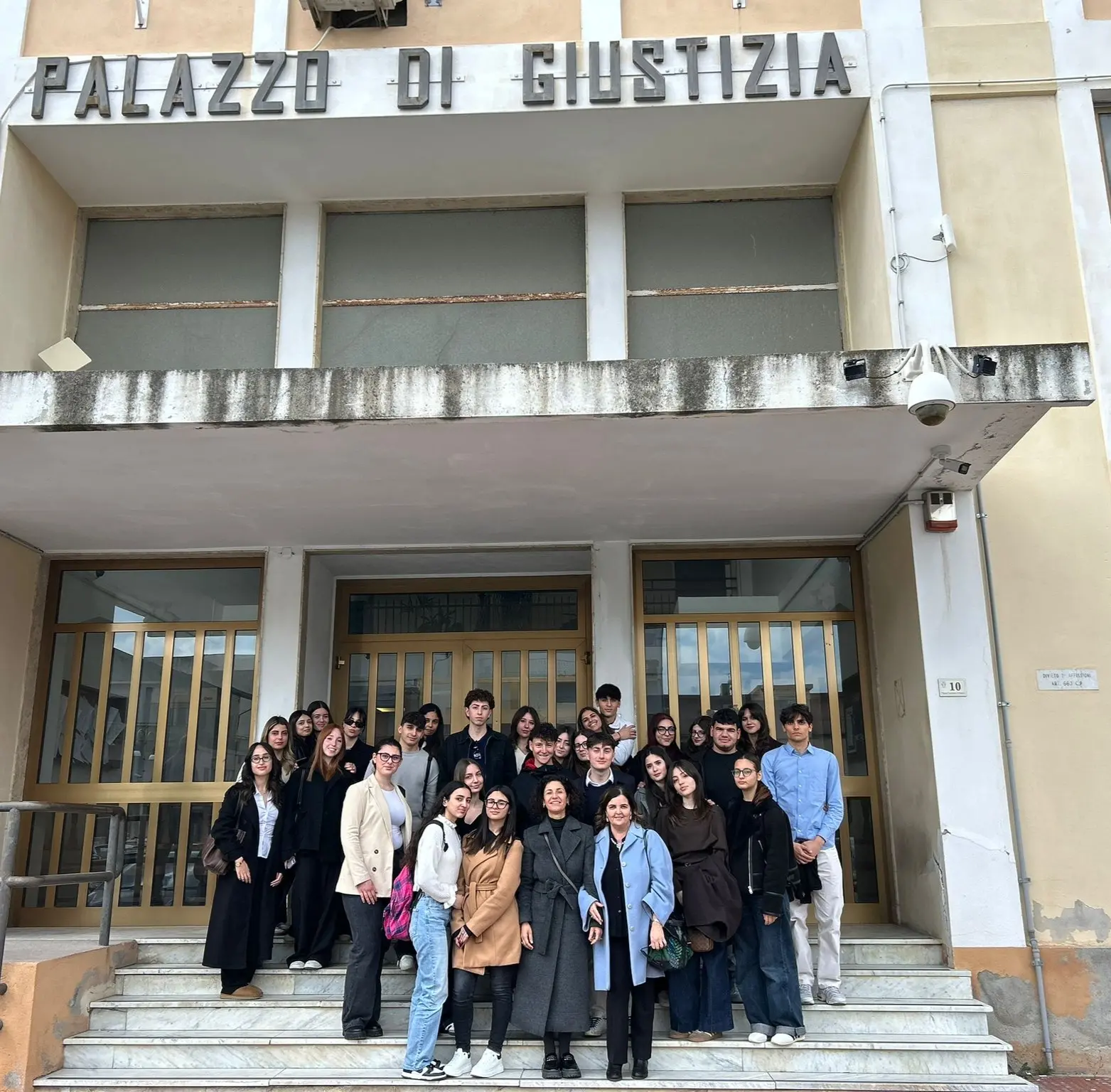 Gli studenti del Polo Liceale di Locri in visita al tribunale\u00A0nell’ambito del progetto “Un giorno in tribunale”\n
