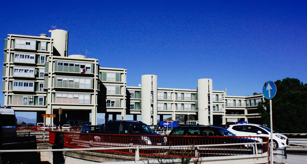 Cede parte del solaio in una struttura della stazione di Vaglio Lise, area delimitata per motivi di sicurezza\n