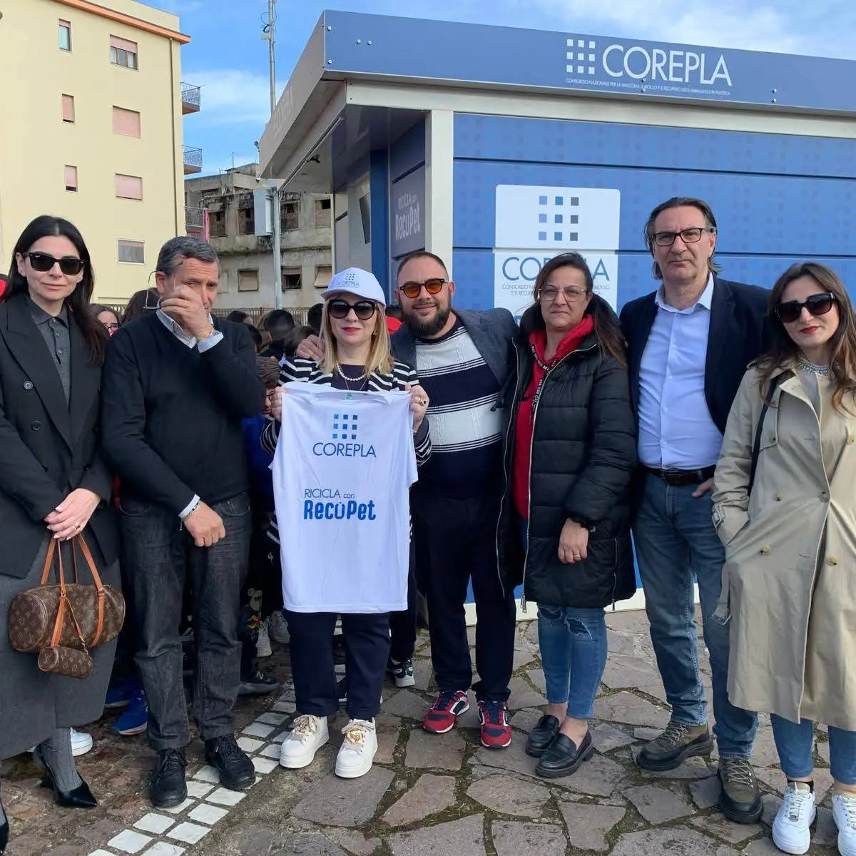 Gioia Tauro, in funzione i mangiaplastica. L’assessore all’ambiente Guerrisi: «La città sta cambiando volto»\n