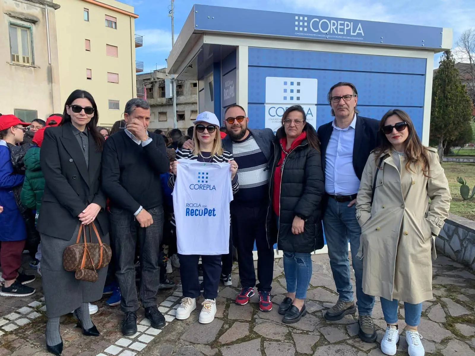 Gioia Tauro, in funzione i mangiaplastica. L’assessore all’ambiente Guerrisi: «La città sta cambiando volto»\n