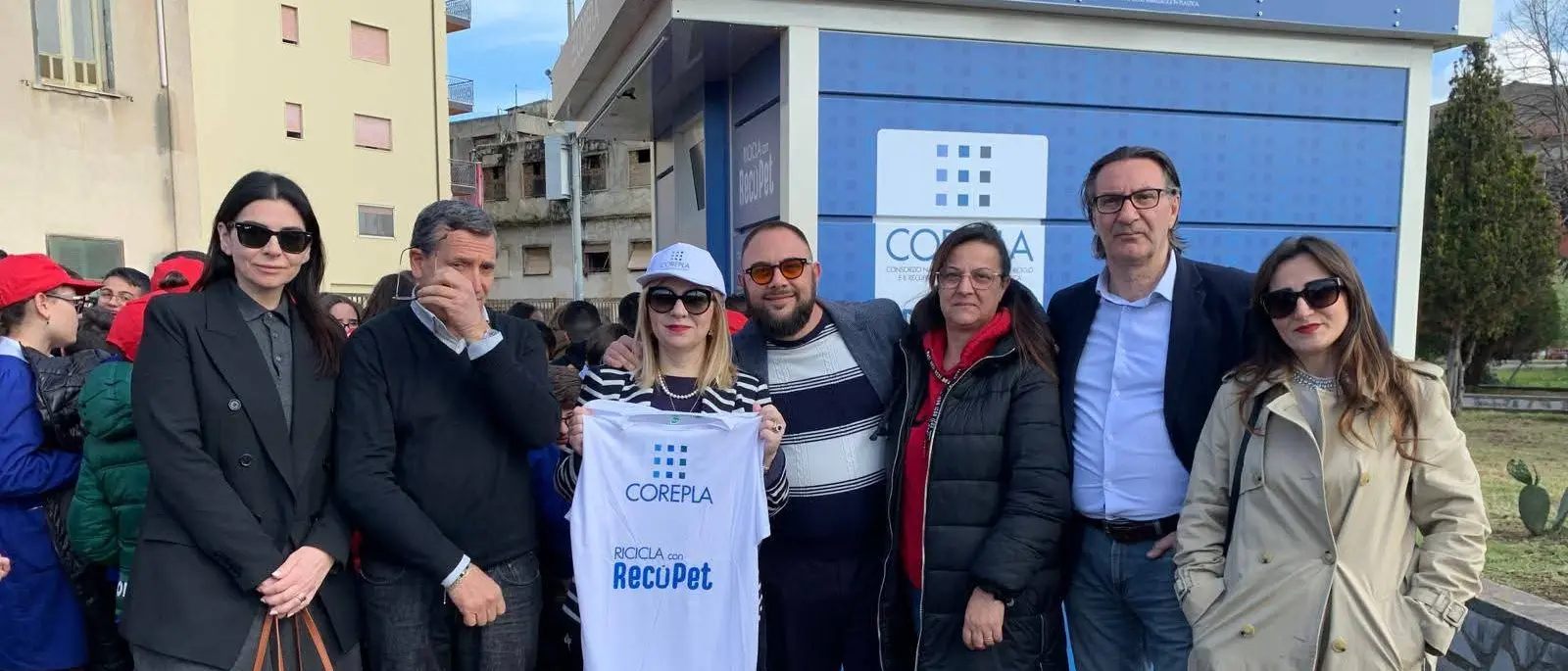 Gioia Tauro, in funzione i mangiaplastica. L’assessore all’ambiente Guerrisi: «La città sta cambiando volto»\n