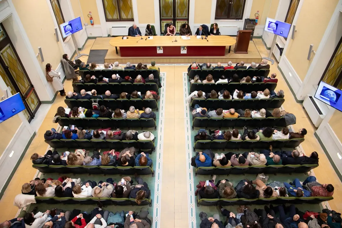 La Calabria dura e marginalizzata del Settecento e l'orgoglio del nome e del lavoro dei Florio, Stefania Auci presenta a Reggio L'alba dei Leoni\n