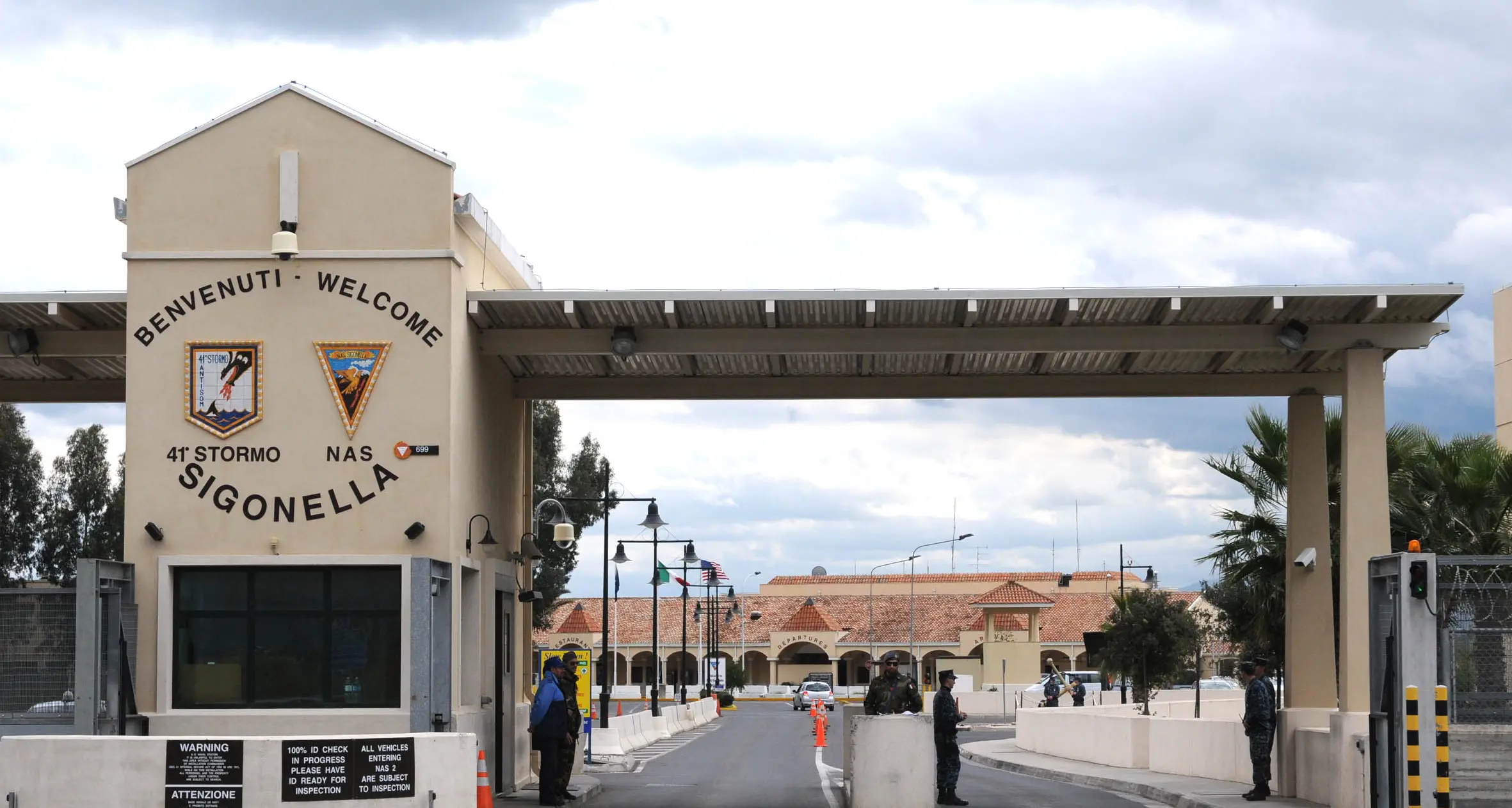 Guerra in Medio Oriente, Crosetto nega agli Usa la base di Sigonella per l’atterraggio dei bombardieri\n