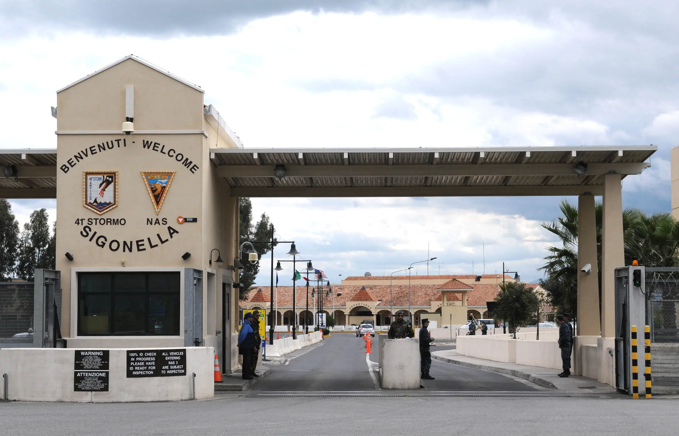 Guerra in Medio Oriente, Crosetto nega agli Usa la base di Sigonella per l’atterraggio dei bombardieri\n