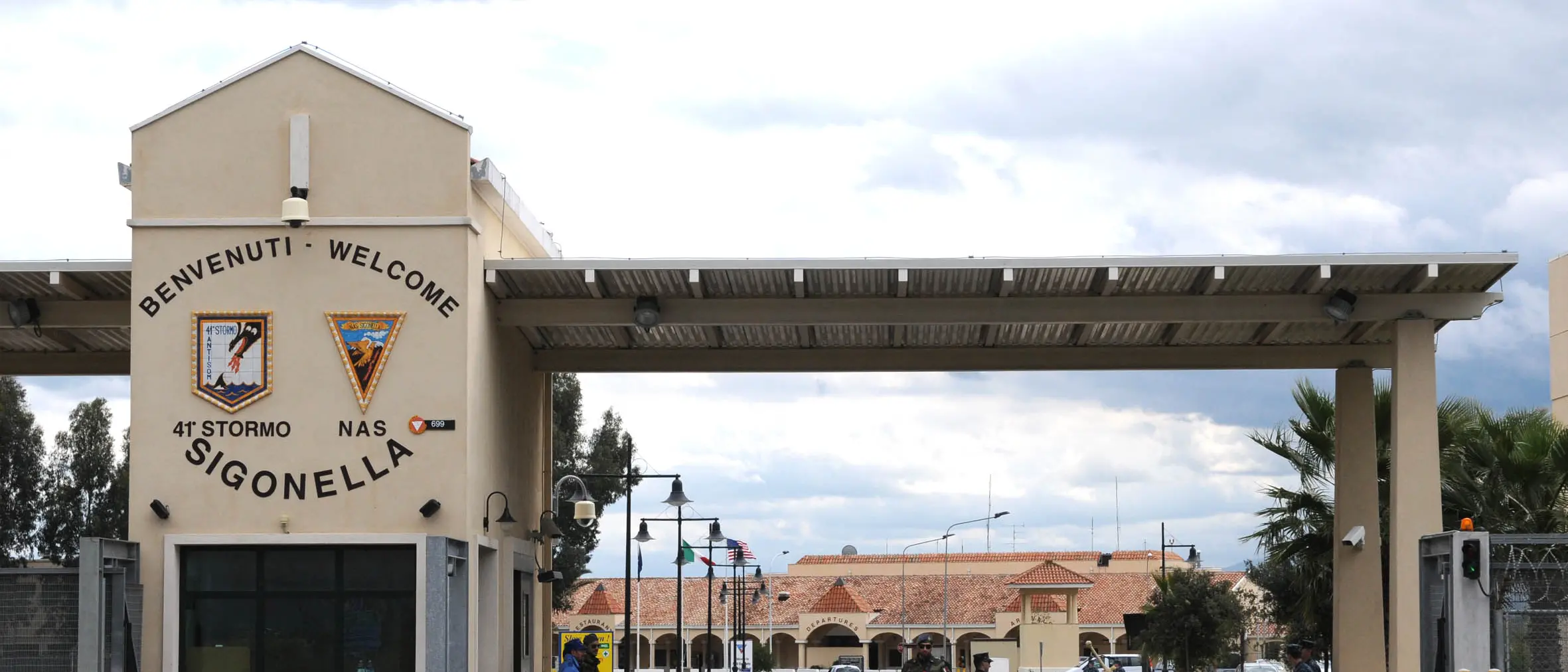 Guerra in Medio Oriente, Crosetto nega agli Usa la base di Sigonella per l’atterraggio dei bombardieri\n