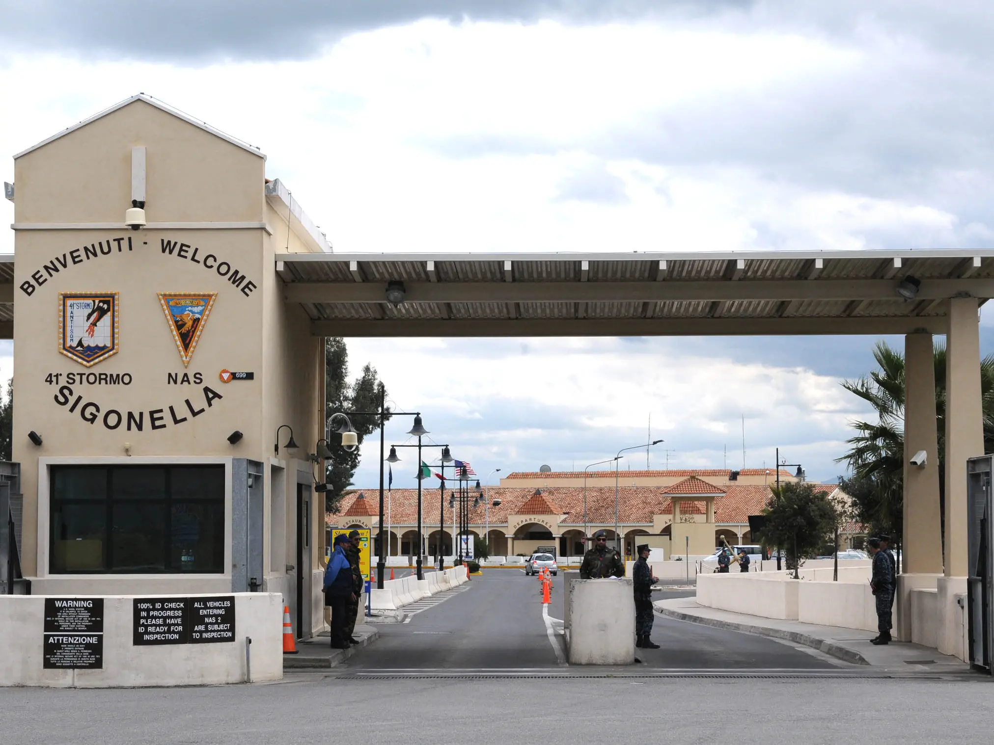 Guerra in Medio Oriente, Crosetto nega agli Usa la base di Sigonella per l’atterraggio dei bombardieri