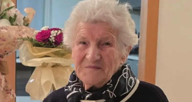 Assunta Rocca compie 100 anni, un secolo di vita tra lavoro, famiglia e sorrisi\n
