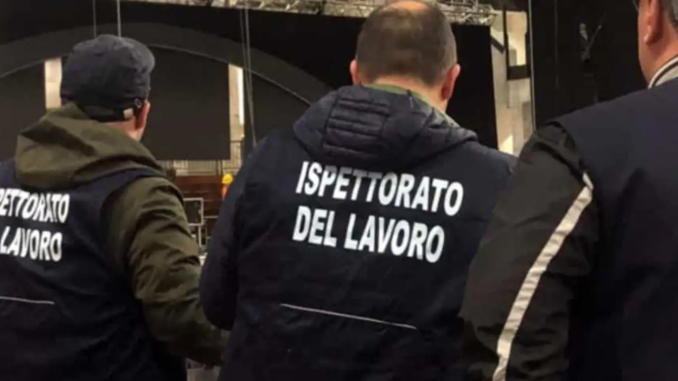 Dieci lavoratori irregolari in una struttura ricettiva del Vibonese: attività sospesa e maxi multa da 45mila euro\n