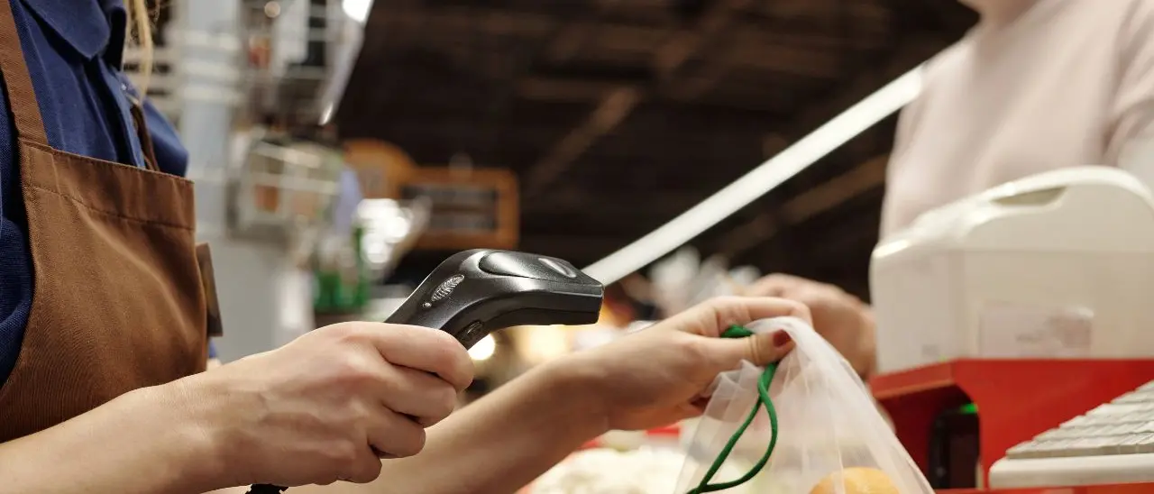 Negozi aperti anche nei festivi, i sindacati proclamano lo sciopero in Calabria: ecco quando\n