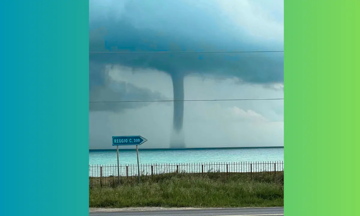 Una tromba marina avvistata (e fotografata) al largo di Mandatoriccio\n