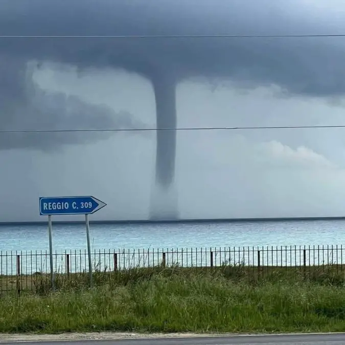 <p>Tromba d’aria sullo Jonio cosentino al largo di Mandatoriccio: gli effetti del ciclone Ermione sulla Calabria</p>