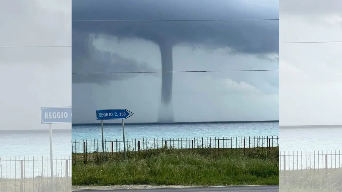 Tromba d’aria sullo Jonio cosentino al largo di Mandatoriccio: gli effetti del ciclone Ermione sulla Calabria\n