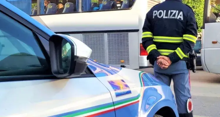 Trebisacce, controlli della Stradale sull’Alto Ionio: denunce, patenti ritirate e mezzi fermati\n