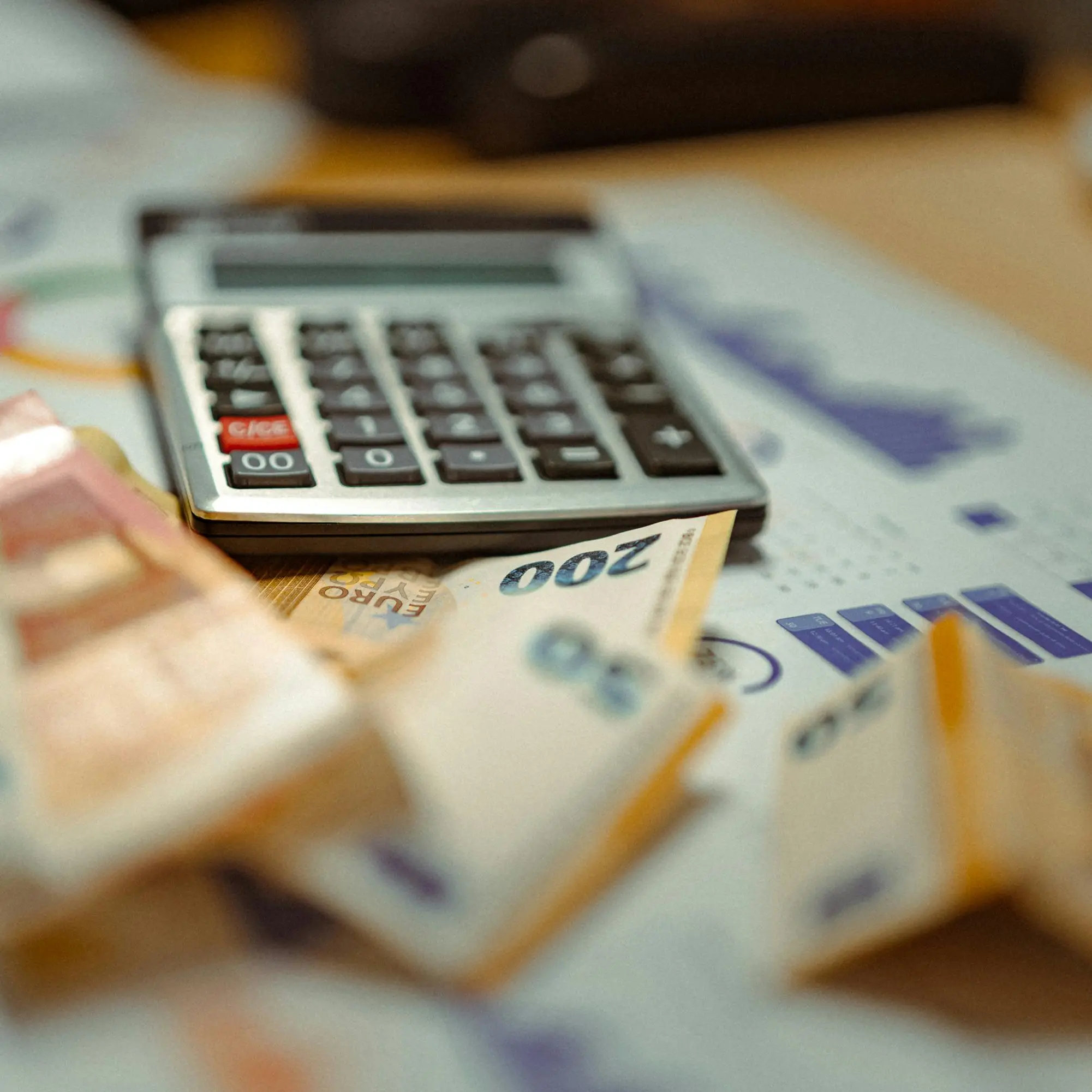 Bolletta della luce, ancora\u00A0aumenti per 3 milioni di italiani: costerà l’8 per cento in più\n