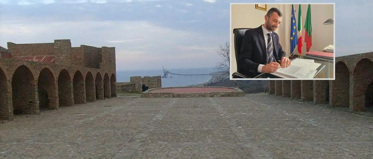 Mazzette a Crotone, l’ombra della corruzione anche su Cirò Marina: «Oltre a Manica coinvolto un funzionario apicale»\n