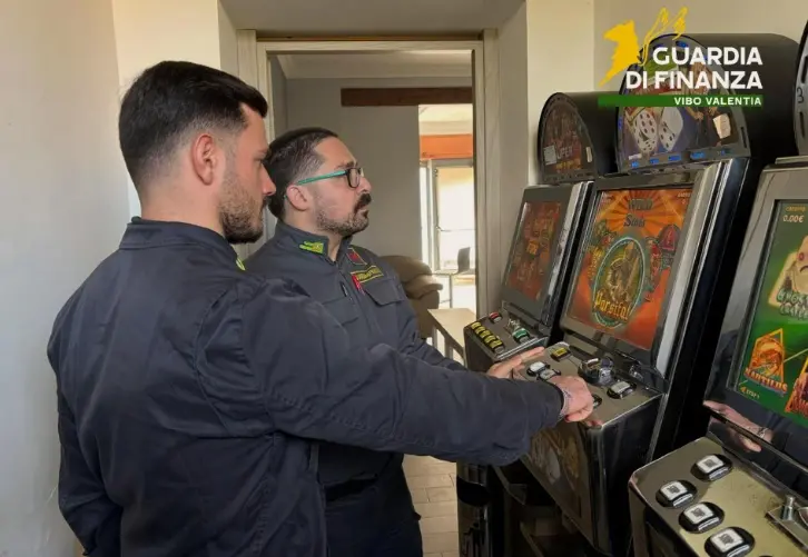 Centro scommesse abusivo a Mileto, sequestrate slot e oltre 2mila euro contenuti nelle macchinette\n