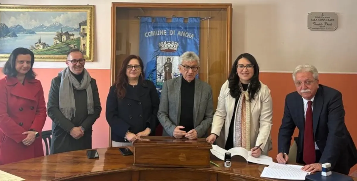 Laboratori dell’Its Cadmo Academy ad Anoia: il sindaco Demarzo sottoscrive la convenzione con il presidente Serra\n