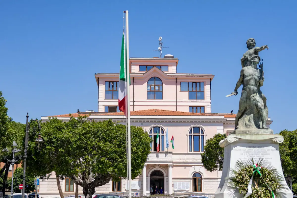 Nidi di processionaria nei terreni privati di Siderno, nuova ordinanza del sindaco Fragomeni\n