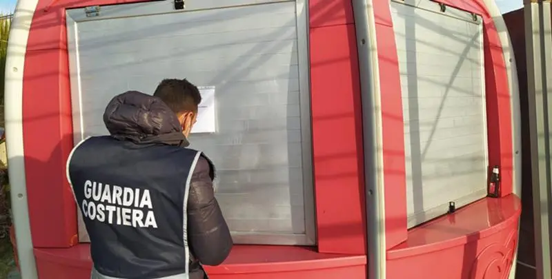 Pizzeria e veranda abusive sul lungomare di Crotone, sequestrate strutture su un’area di 160 mq: denunciati i responsabili\n\n\n