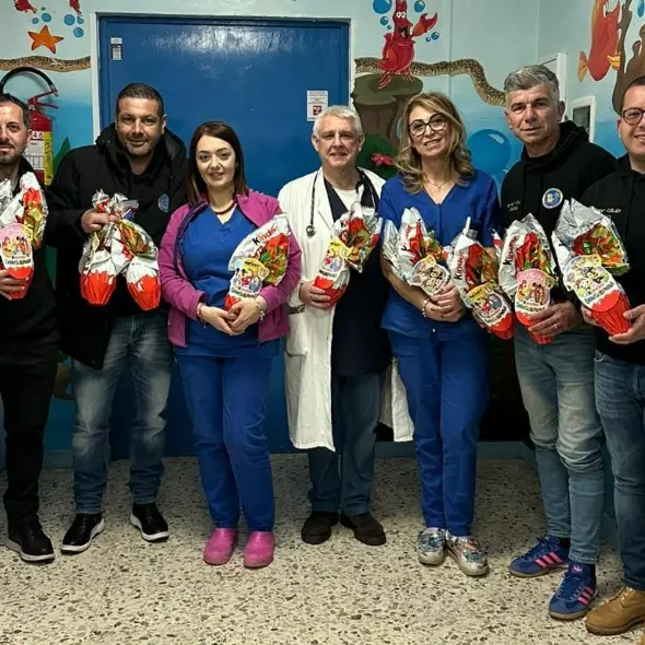 Uova di cioccolato all’ospedale di Vibo, il dono dell’Inter club Pizzo “Dimarco” per i bimbi ricoverati\n