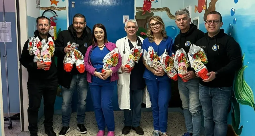 Uova di cioccolato all’ospedale di Vibo, il dono dell’Inter club Pizzo “Dimarco” per i bimbi ricoverati\n