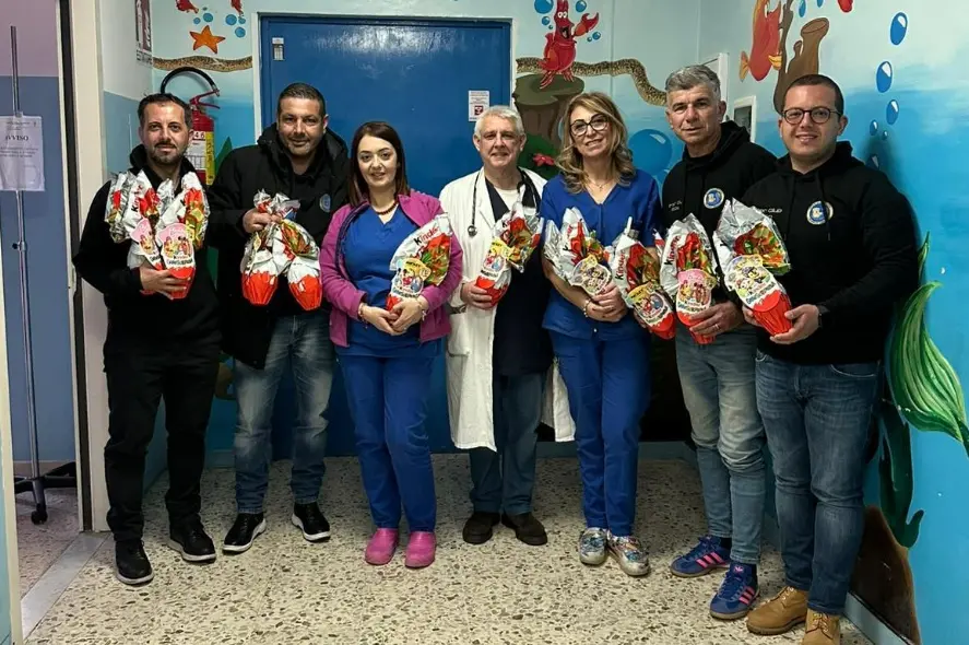 Uova di cioccolato all’ospedale di Vibo, il dono dell’Inter club Pizzo “Dimarco” per i bimbi ricoverati\n