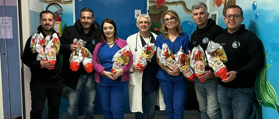 Uova di cioccolato all’ospedale di Vibo, il dono dell’Inter club Pizzo “Dimarco” per i bimbi ricoverati\n