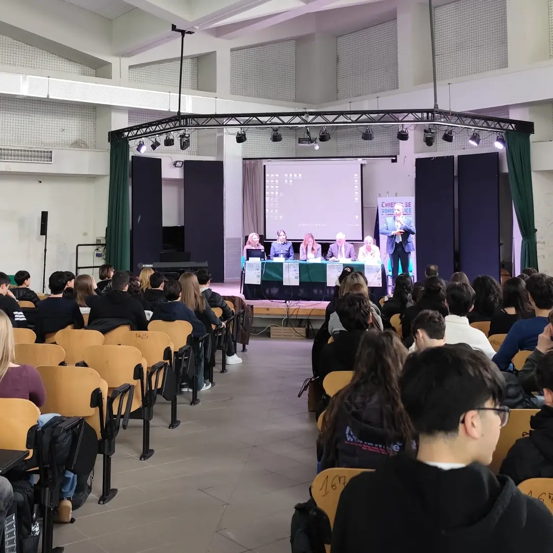 Violenza, dipendenze, demenza. Il progetto “Chiediti se sono felice” incontra il Liceo Scientifico di Lamezia\n