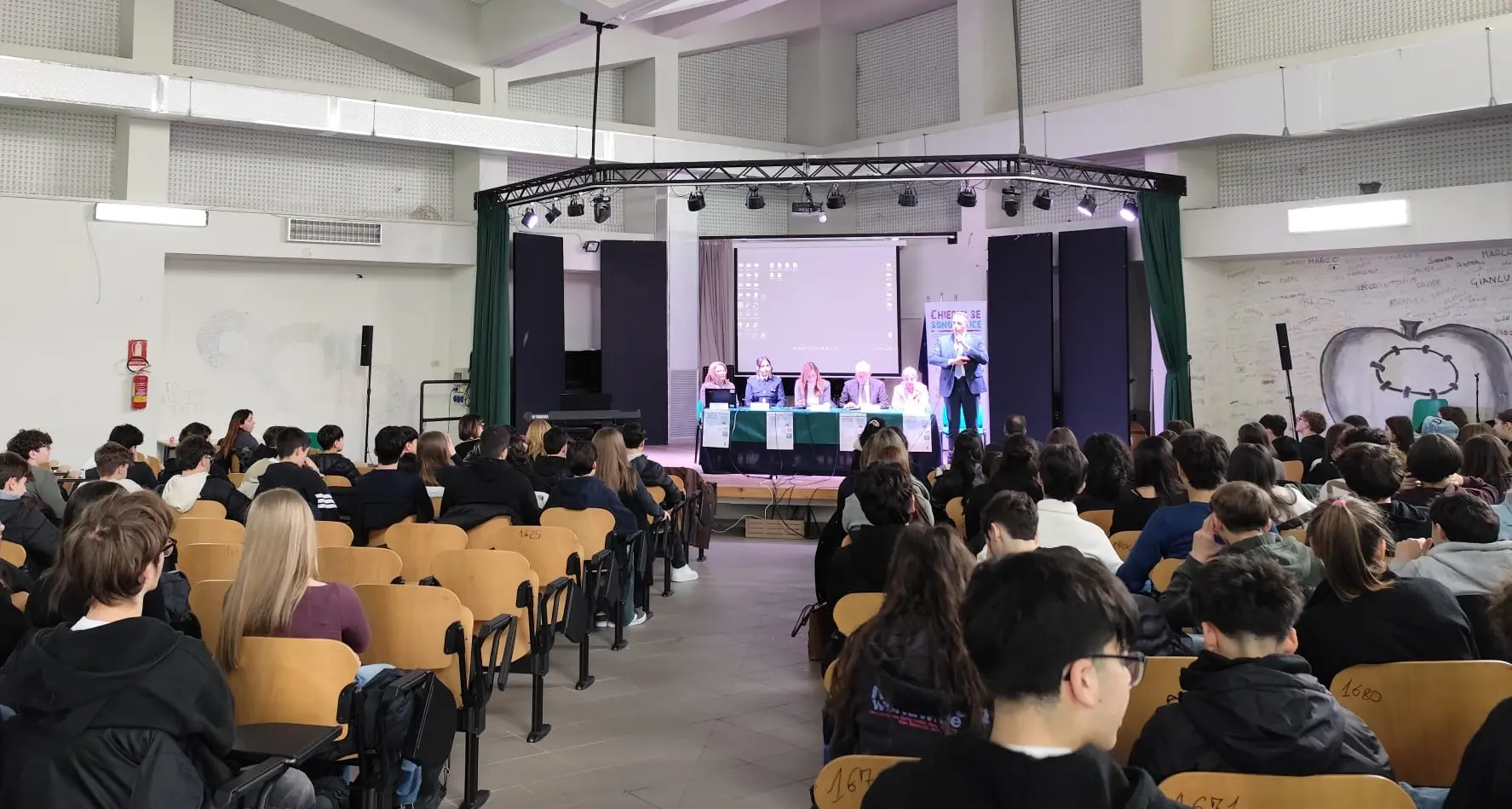 Violenza, dipendenze, demenza. Il progetto “Chiediti se sono felice” incontra il Liceo Scientifico di Lamezia\n