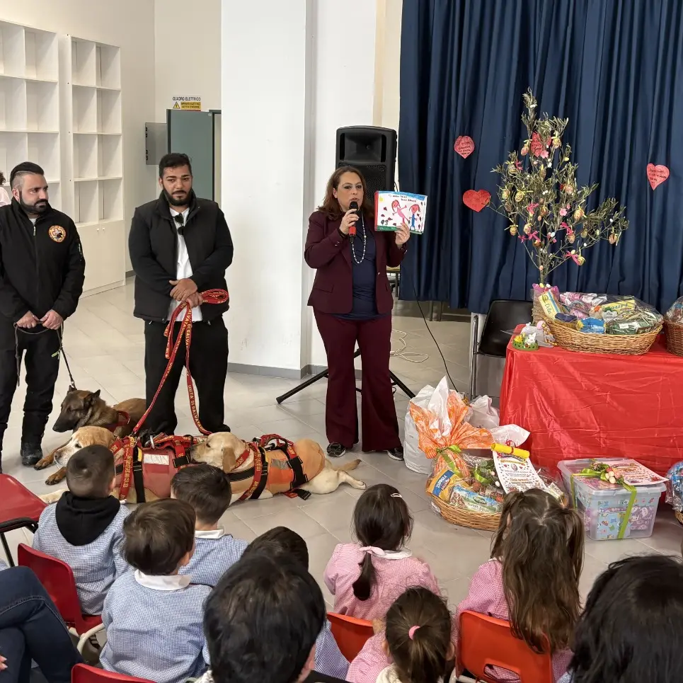Catanzaro, tre giorni intensivi di Pet Therapy in ospedale e a scuola grazie all’impegno dell’UCSN Calabria