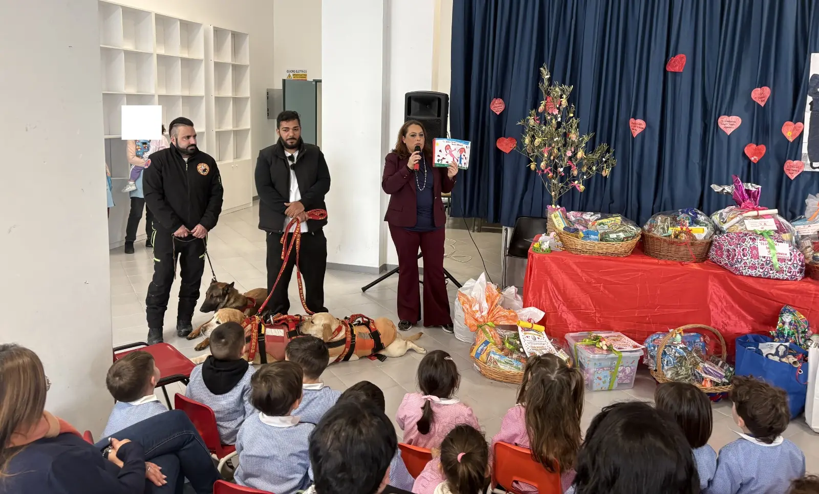 Catanzaro, tre giorni intensivi di Pet Therapy in ospedale e a scuola grazie all’impegno dell’UCSN Calabria