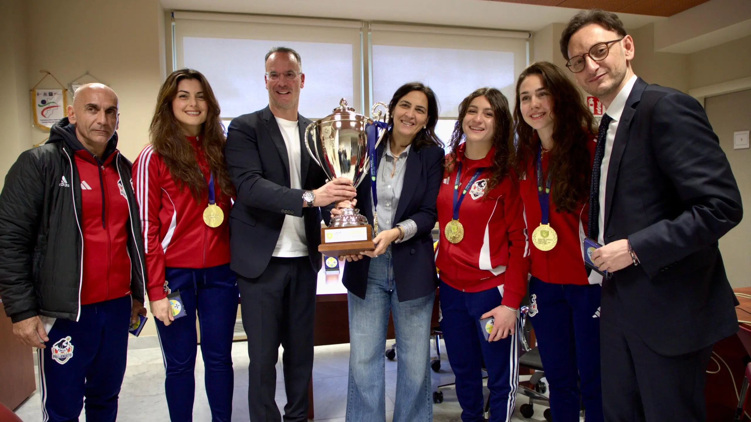 Pallanuoto, la Smile Cosenza accolta alla Regione: l’assessore Micheli riceve le campionesse europee\n