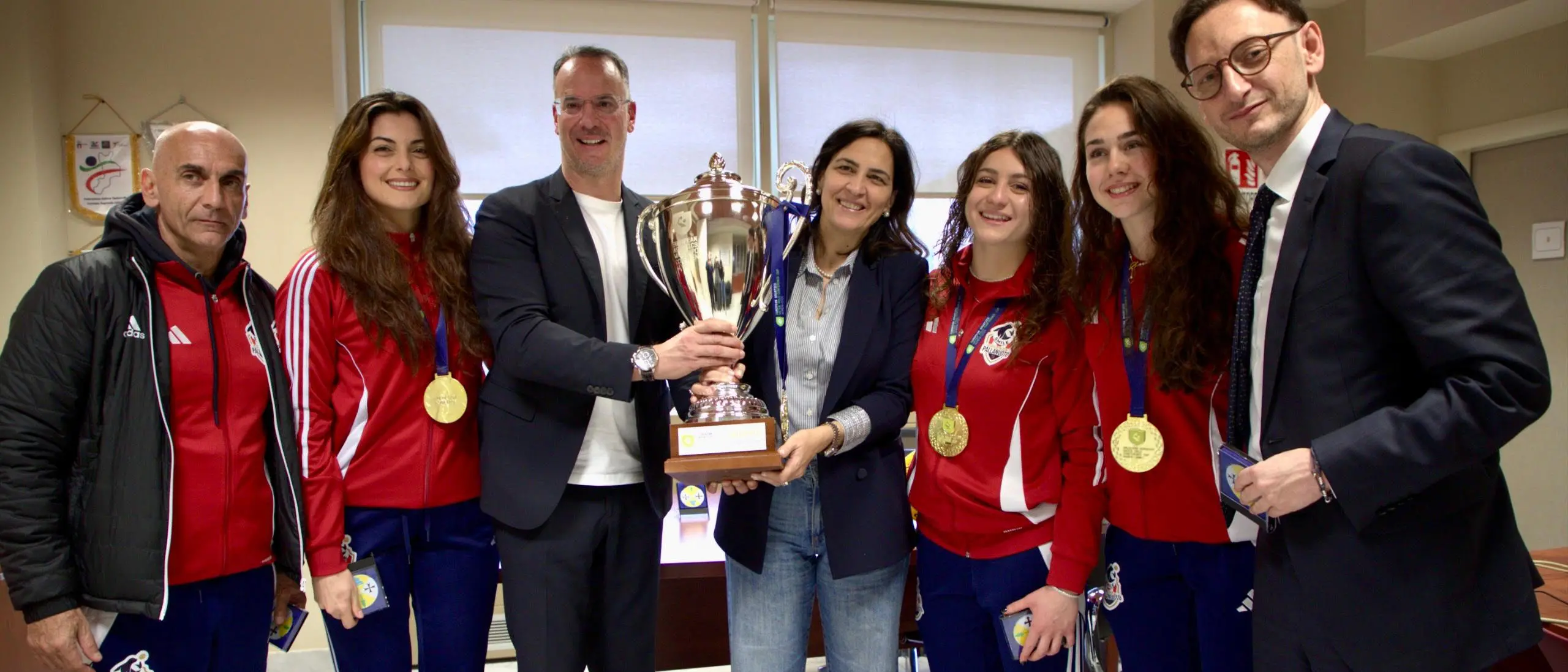 Pallanuoto, la Smile Cosenza accolta alla Regione: l’assessore Micheli riceve le campionesse europee\n