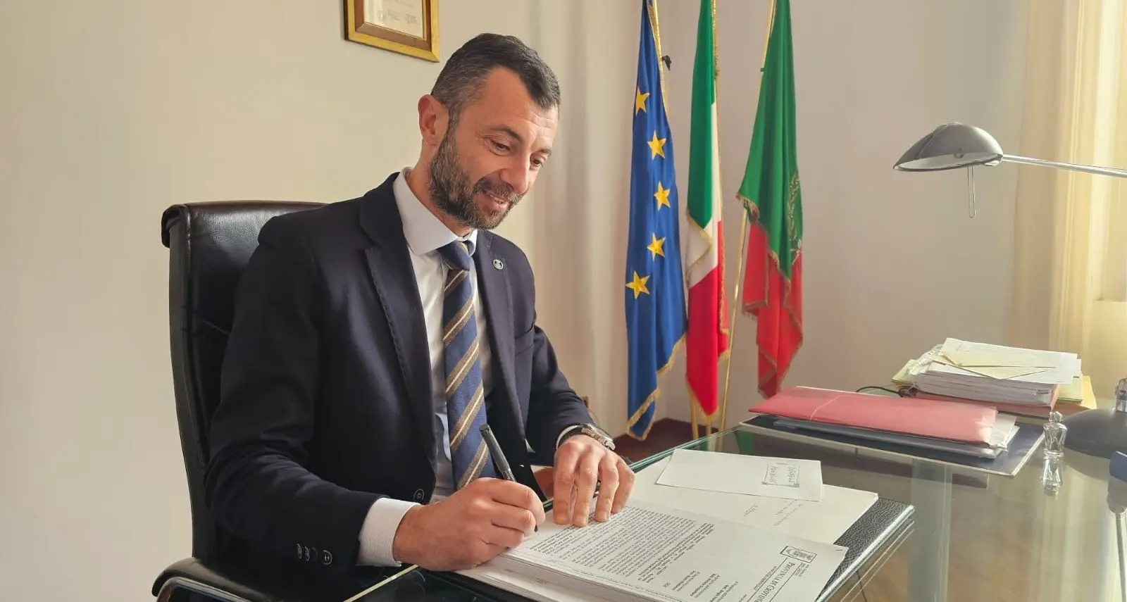 Corruzione e appalti pilotati a Crotone, si dimette il consigliere comunale Manica: decade anche dalla Provincia\n